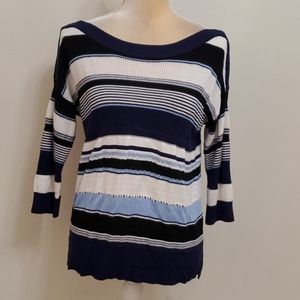 🌻White House Black Market Sweater